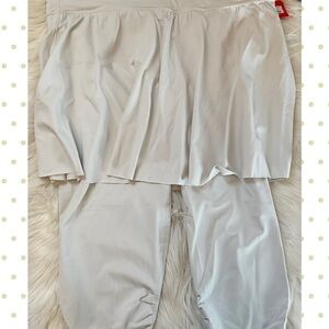 Spanx Booty Boost Skirt Around Knee Leggings - NWT - Size 2X - White Cloud
